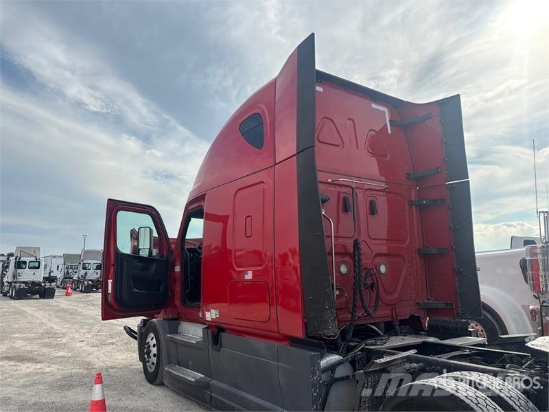 Freightliner Cascadia 126 6x4 T/A Sleeper Truck Tractor Vilcēji
