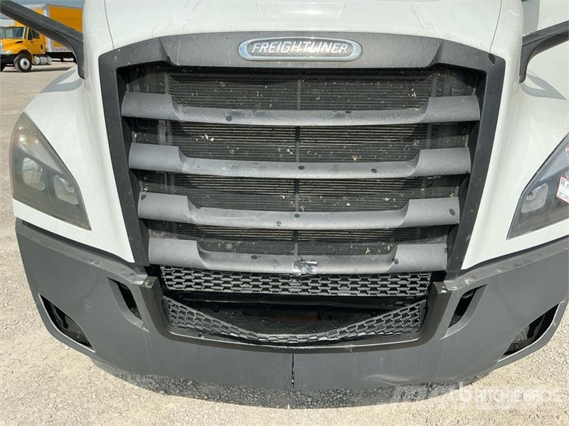 Freightliner Cascadia 126 6x4 T/A Sleeper Truck Tractor Sattelzugmaschinen