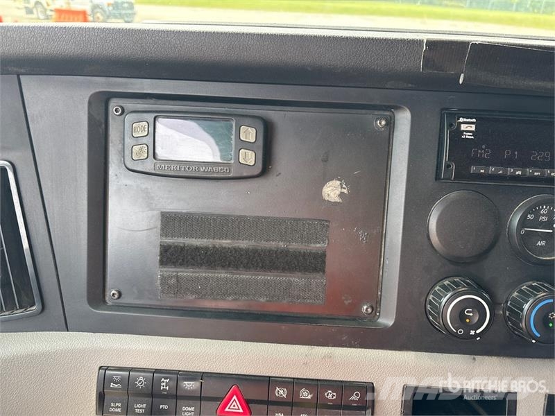 Freightliner Cascadia 126 6x4 T/A Sleeper Truck Tractor Çekiciler
