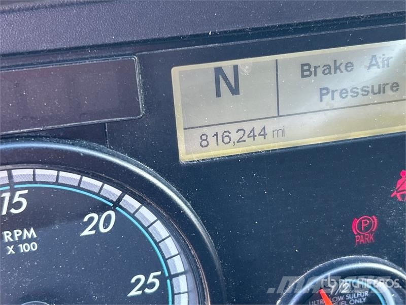 Freightliner Cascadia 125 6x4 T/A Sleeper Truck Tractor Tractor Units