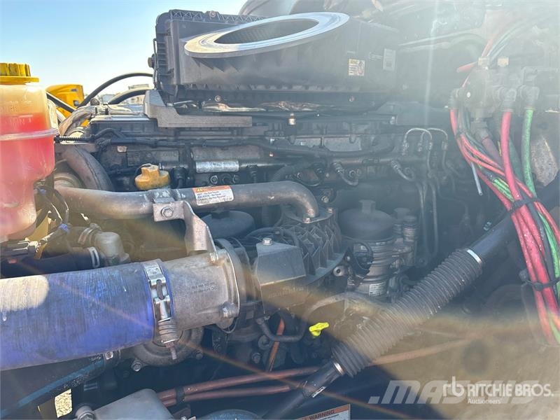 Freightliner Cascadia 126 6x4 T/A Sleeper Truck Tractor Autotractoare