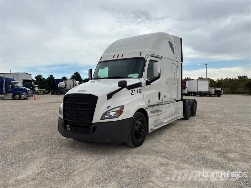 Freightliner Cascadia 126 6x4 T/A Sleeper Truck Tractor Nyergesvontatók