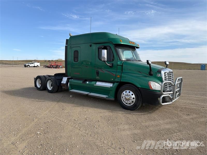 Freightliner Cascadia 125 6x4 T/A Sleeper Truck Tractor Dragbilar