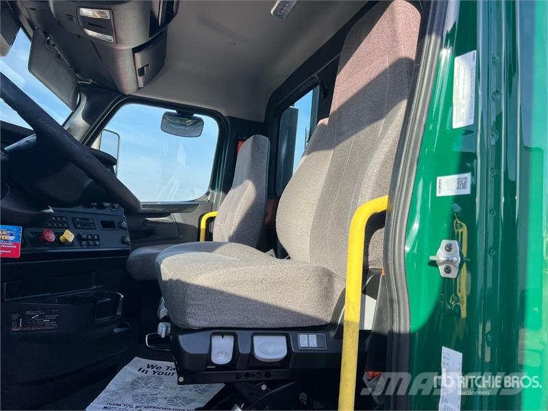 Freightliner Cascadia 126 Седельные тягачи