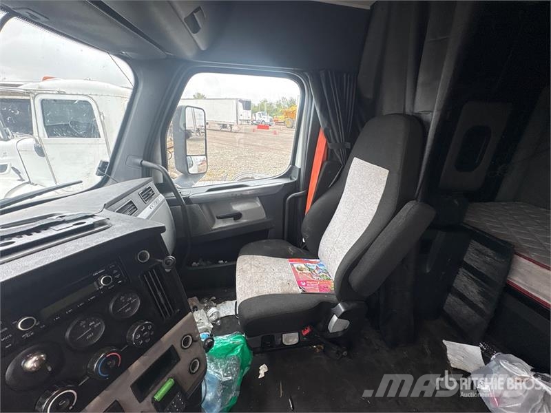 Freightliner Cascadia 126 6x4 T/A Sleeper Truck Tractor Tractores (camiões)