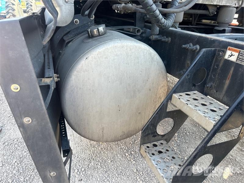 Freightliner Cascadia 126 6x4 T/A Sleeper Truck Tractor Влекачи