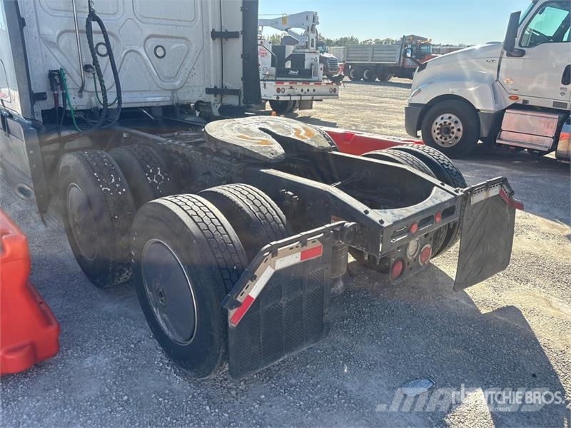 Freightliner Cascadia 126 6x4 T/A Sleeper Truck Tractor Motrici e Trattori Stradali