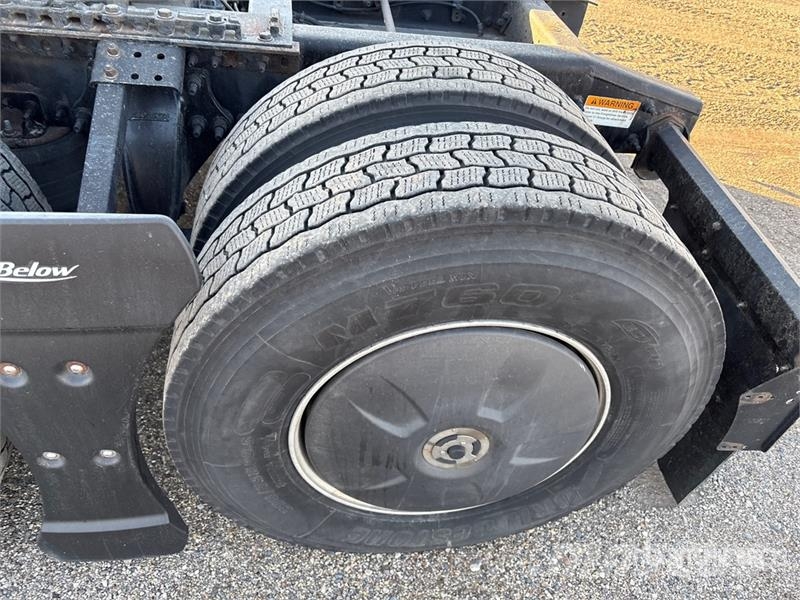 Freightliner Cascadia 125 6x4 T/A Sleeper Truck Tractor Sattelzugmaschinen