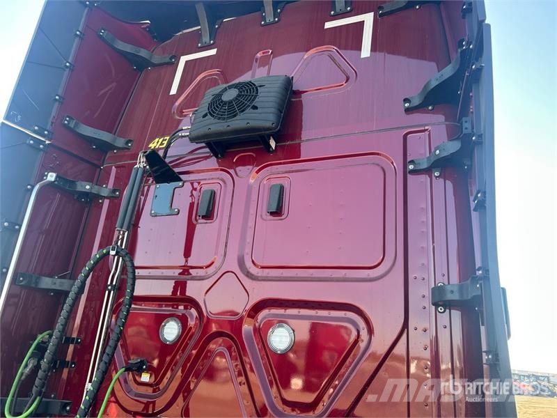 Freightliner Cascadia 126 曳引機組件