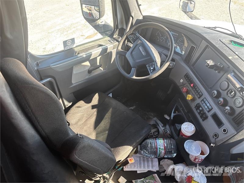 Freightliner Cascadia 126 6x4 T/A Sleeper Truck Tractor Motrici e Trattori Stradali