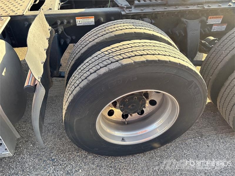 Freightliner Cascadia 126 6x4 T/A Sleeper Truck Tractor Vilcēji