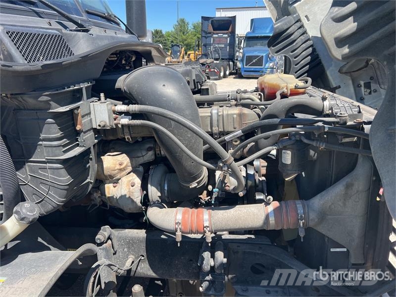 Freightliner Cascadia 125 6x4 T/A Sleeper Truck Tractor Tractor Units