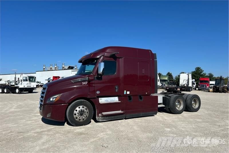 Freightliner Cascadia 126 6x4 T/A Sleeper Truck Tractor Vlačilci