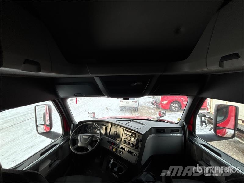 Freightliner Cascadia 126 6x4 T/A Sleeper Truck Tractor (Inoper Cabezas tractoras