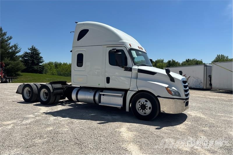 Freightliner Cascadia 126 6x4 T/A Sleeper Truck Tractor Cavalos mecânicos
