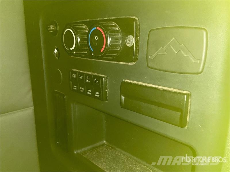 Freightliner Cascadia 126 6x4 T/A Sleeper Truck Tractor Dragbilar