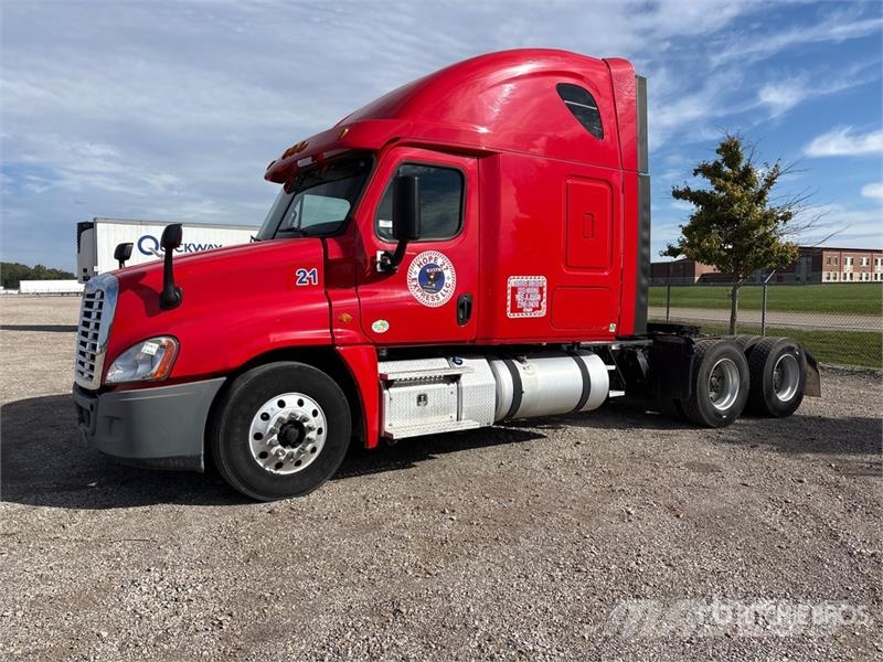 Freightliner Cascadia 125 6x4 T/A Sleeper Truck Tractor Влекачи