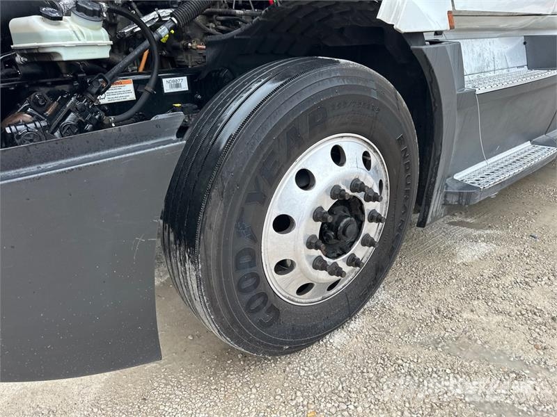 Freightliner Cascadia 126 6x4 T/A Sleeper Truck Tractor Влекачи