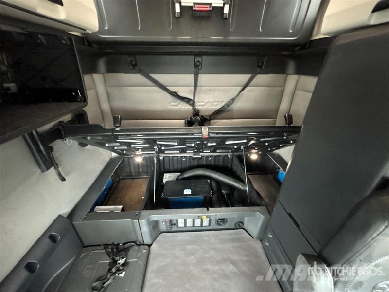 Freightliner Cascadia 126 6x4 T/A Sleeper Truck Tractor Dragbilar