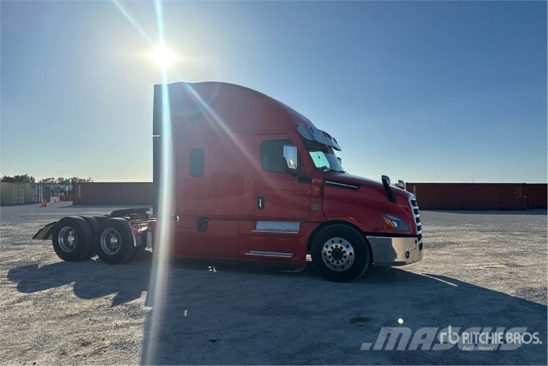 Freightliner Cascadia 126 6x4 T/A Sleeper Truck Tractor Vilcēji