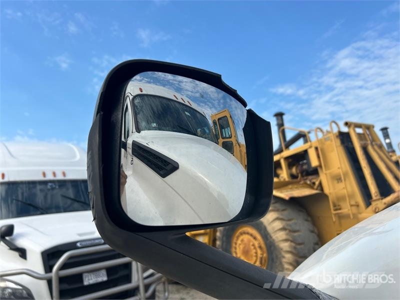 Freightliner Cascadia 126 6x4 T/A Sleeper Truck Tractor Tractor Units
