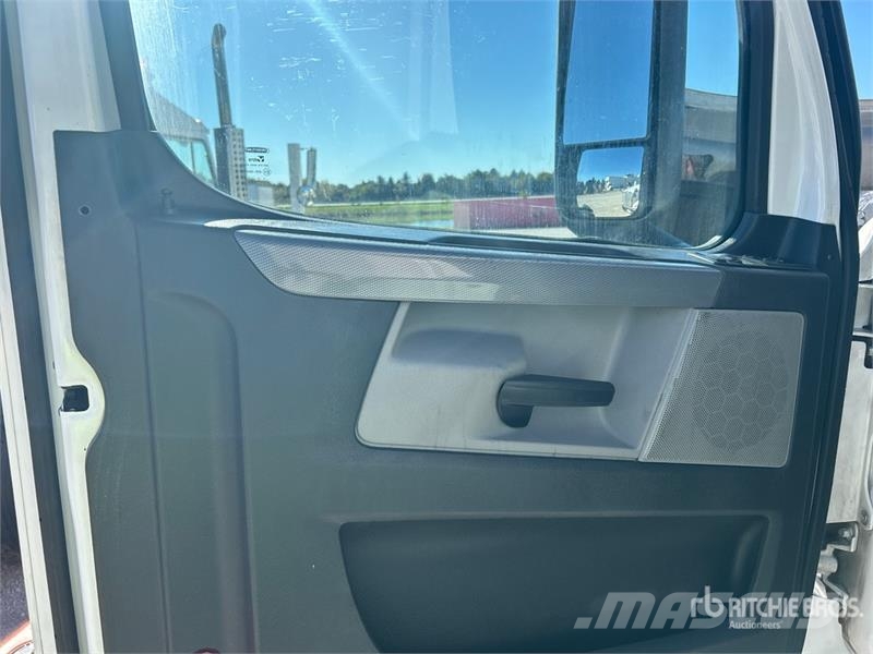 Freightliner Cascadia 126 6x4 T/A Sleeper Truck Tractor Tractor Units