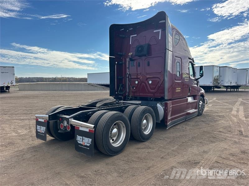 Freightliner Cascadia 126 6x4 T/A Sleeper Truck Tractor Vilcēji