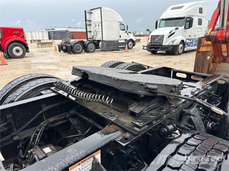 Freightliner Cascadia 126 6x4 T/A Sleeper Truck Tractor Влекачи