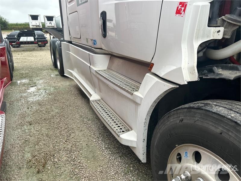 Freightliner Cascadia 126 6x4 T/A Sleeper Truck Tractor Tractor Units