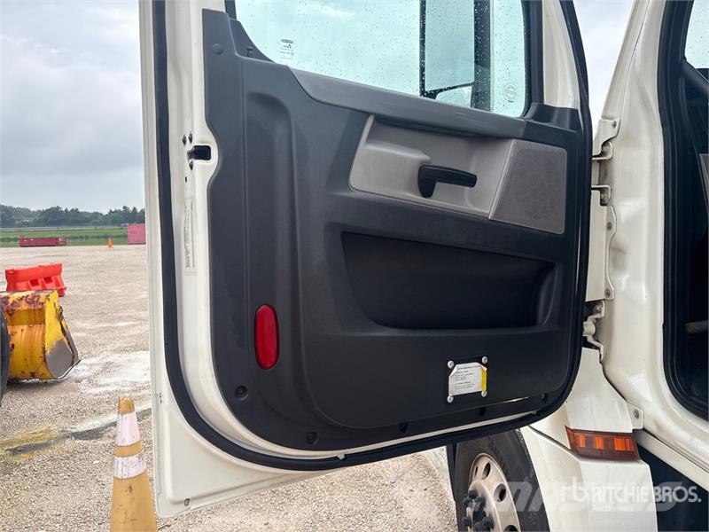 Freightliner Cascadia 126 Vetopöytäautot