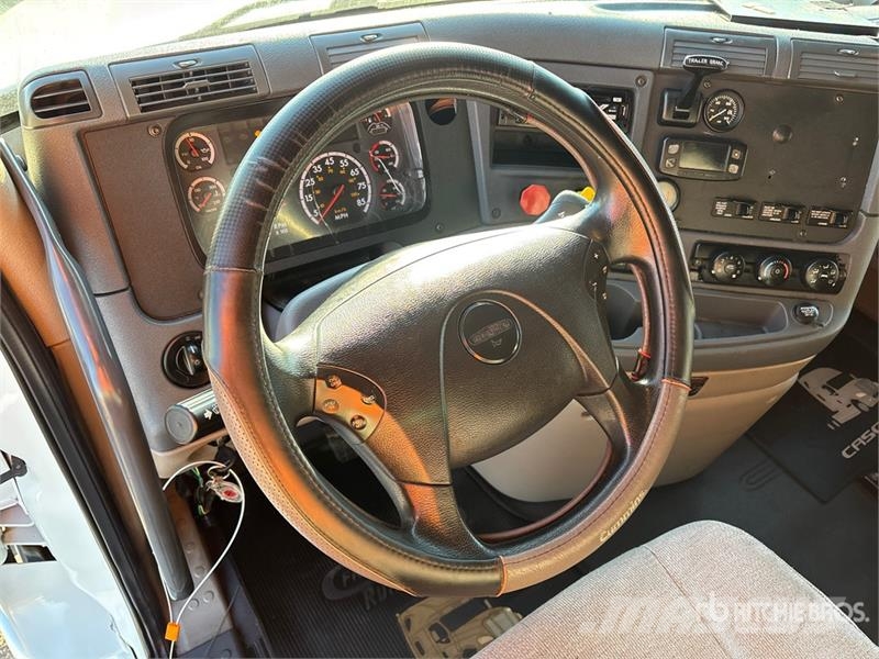 Freightliner Cascadia 125 6x4 T/A Sleeper Truck Tractor Sattelzugmaschinen