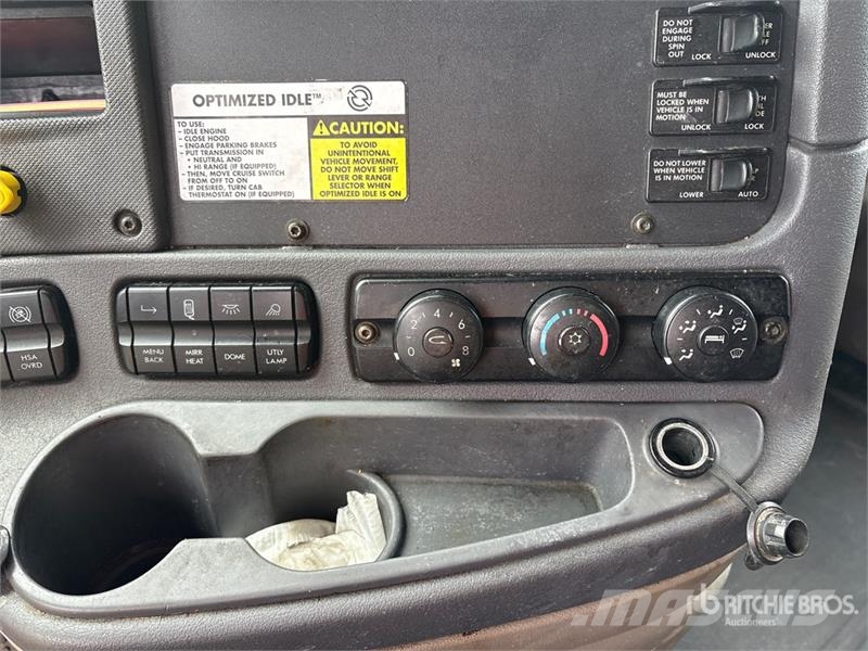 Freightliner Cascadia 125 6x4 T/A Sleeper Truck Tractor Tractor Units