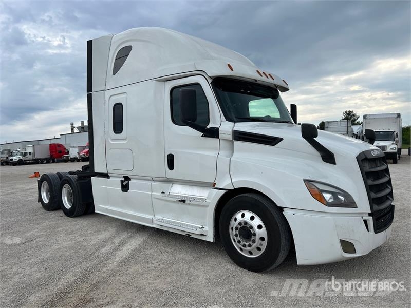 Freightliner Cascadia 126 6x4 Rebuilt Title** T/A Sleeper Truck Trekkers
