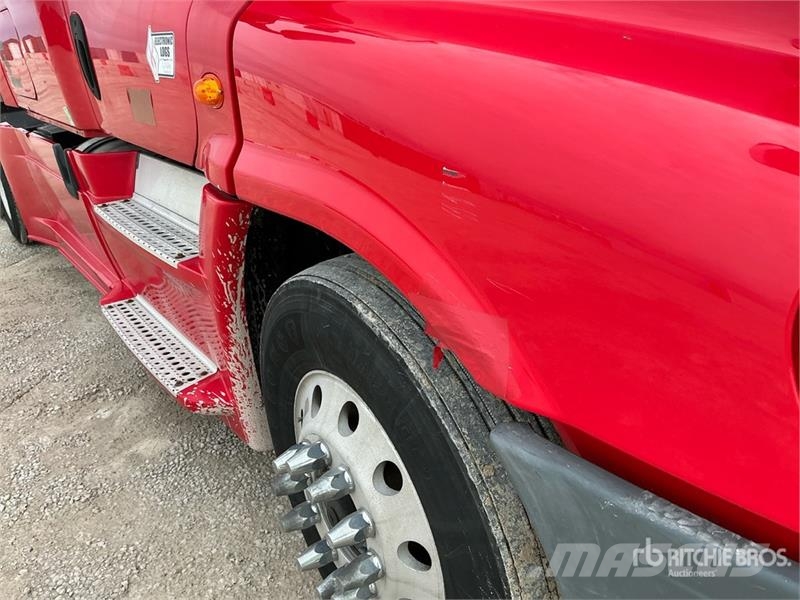 Freightliner Cascadia 125 T/A Sleeper Truck Tractor وحدات الجر