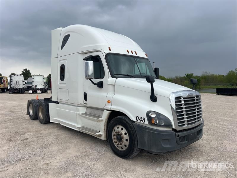 Freightliner Cascadia 125 6x4 T/A Sleeper Truck Tractor Tractor Units