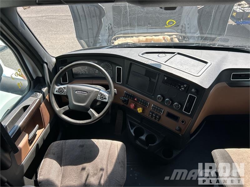 Freightliner Cascadia 126 Sadulveokid