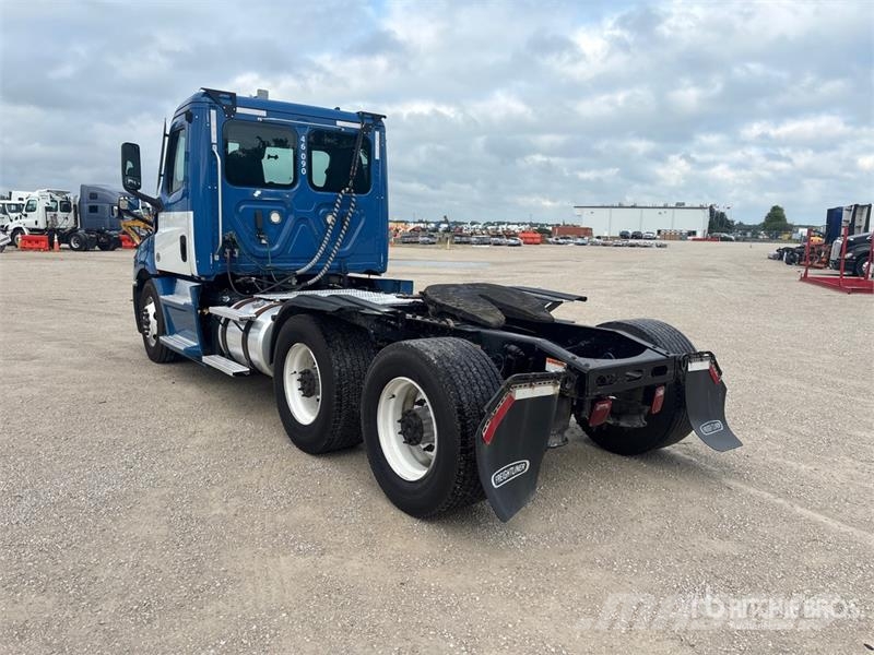 Freightliner Cascadia 116 Vetopöytäautot