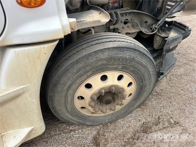 Freightliner Cascadia 125 6x4 T/A Sleeper Truck Tractor (Inoper Trekkers