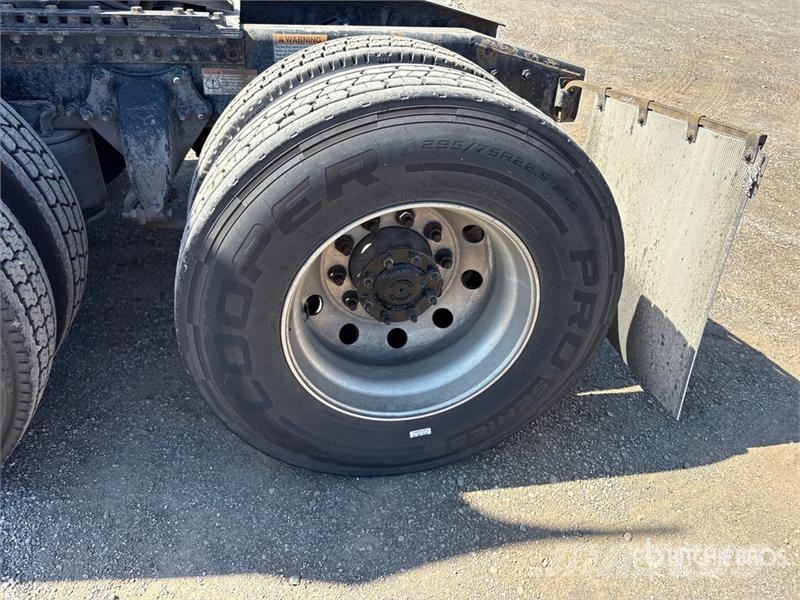 Freightliner Cascadia 126 6x4 T/A Sleeper Truck Tractor Traktorske jedinice