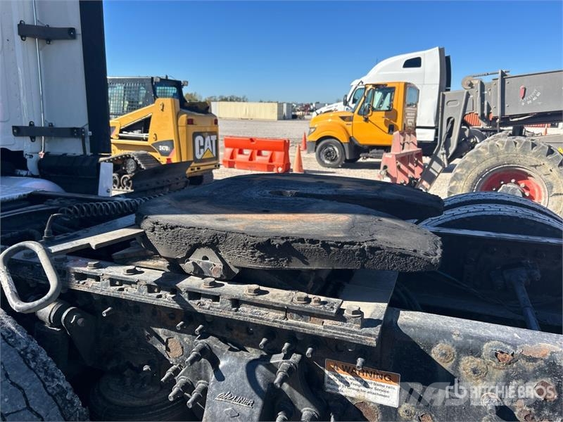 Freightliner Cascadia 126 6x4 T/A Sleeper Truck Tractor Tractor Units