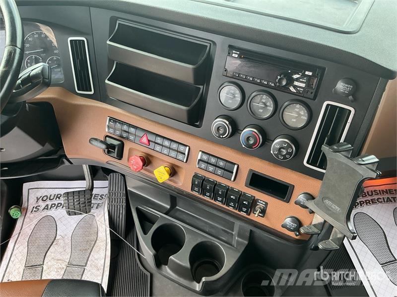 Freightliner Cascadia 126 6x4 T/A Sleeper Truck Tractor Prime Movers