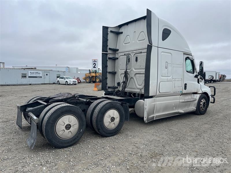 Freightliner Cascadia 126 T/A Sleeper Truck Tractor Vilcēji