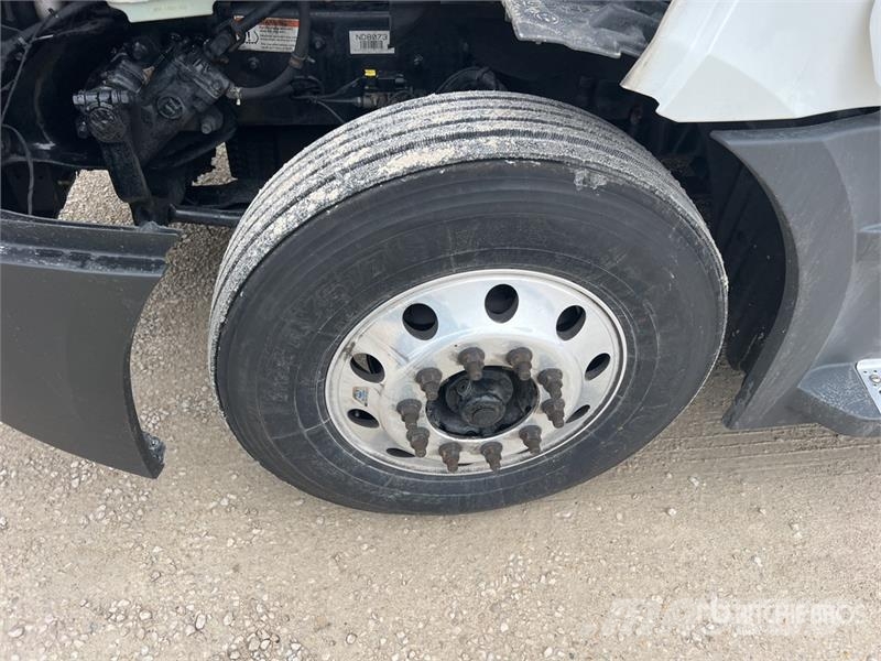 Freightliner Cascadia 126 6x4 T/A Sleeper Truck Tractor 曳引機組件