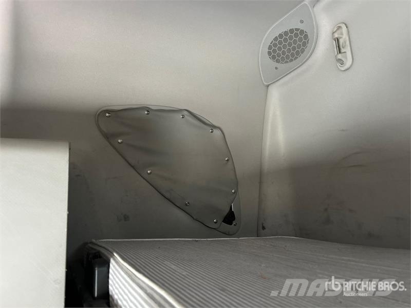 Freightliner Cascadia 126 6x4 Rebuilt Title* T/A Sleeper Truck  Cavalos mecânicos