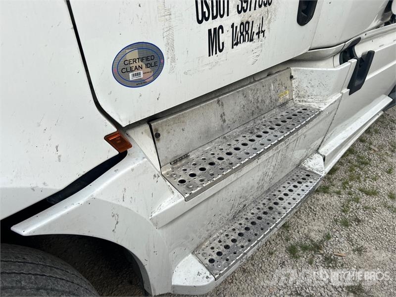 Freightliner Cascadia 126 6x4 T/A Sleeper Truck Tractor Tractor Units