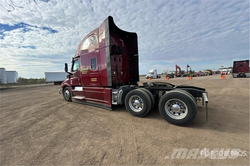 Freightliner Cascadia 126 6x4 T/A Sleeper Truck Tractor Vilcēji