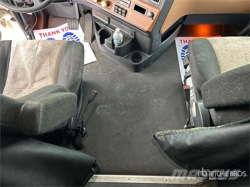 Freightliner Cascadia 126 6x4 Rebuilt Title** T/A Sleeper Truck Trekkers