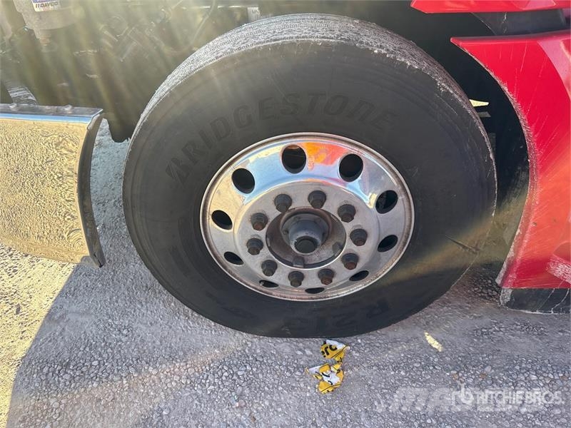 Freightliner Cascadia 126 6x4 T/A Sleeper Truck Tractor Motrici e Trattori Stradali