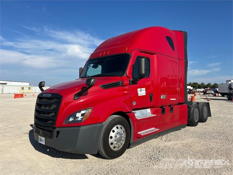 Freightliner Cascadia 126 6x4 T/A Sleeper Truck Tractor Tegljači