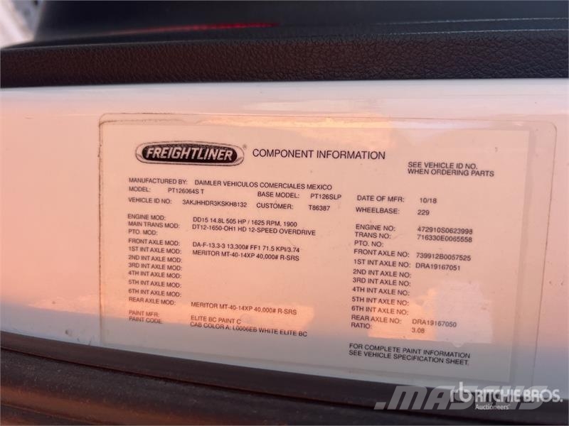 Freightliner Cascadia 126 6x4 T/A Sleeper Truck Tractor Tractor Units